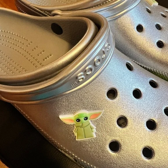 CROCS/Disney Grogu Clogs Size 13. Brand New Never Worn!!!! - Picture 7 of 10